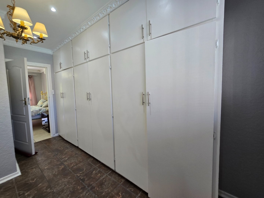 5 Bedroom Property for Sale in Heuwelsig Free State